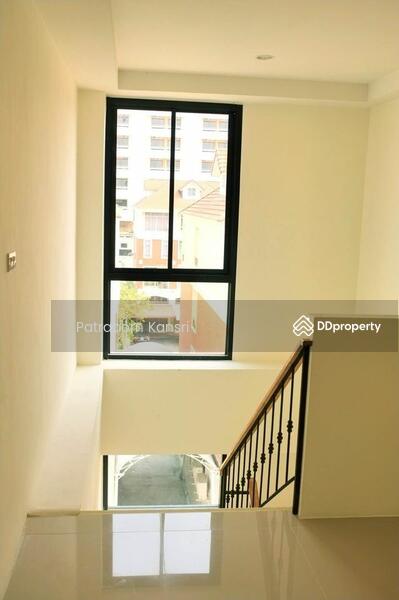ให้เช่า - 3-Br Townhouse in Bang Phong Phang (1851318), กรุงเทพ