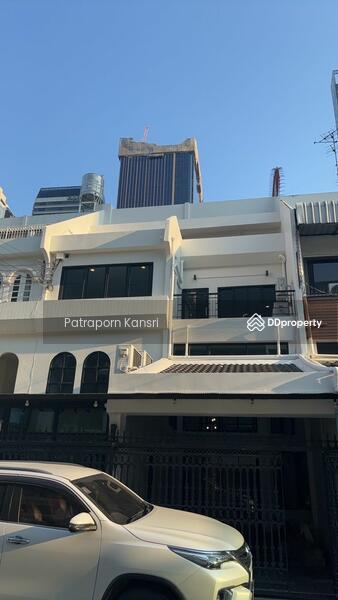 ขาย - 4-Br Townhouse near BTS Sala Daeng (1284140), กรุงเทพ