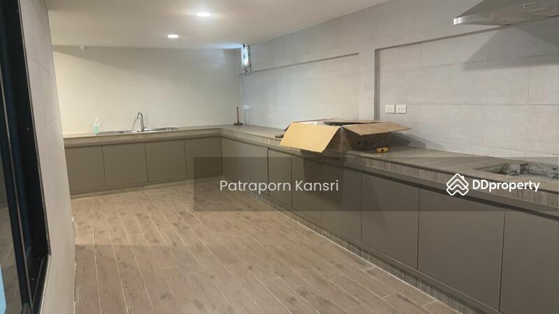 ขาย - 4-Br Townhouse near BTS Sala Daeng (1284140), กรุงเทพ