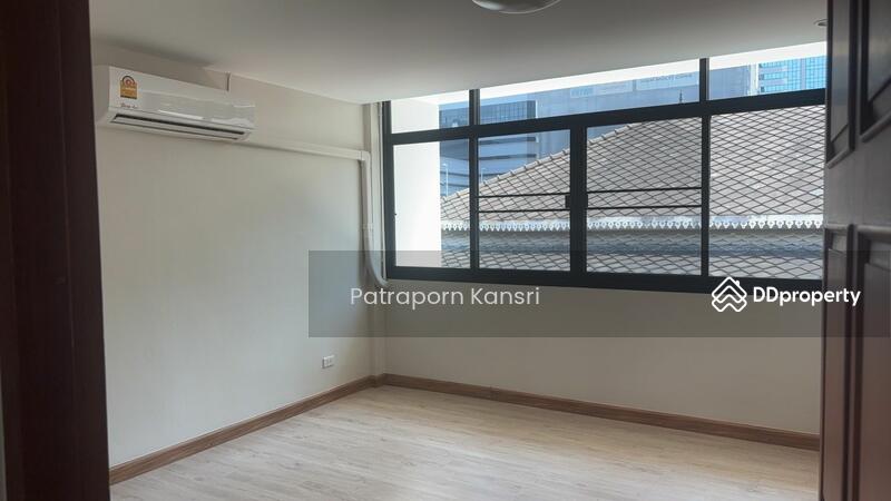 ขาย - 4-Br Townhouse near BTS Sala Daeng (1284140), กรุงเทพ