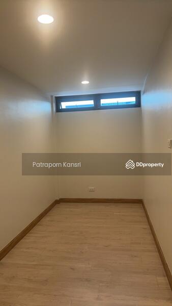 ขาย - 4-Br Townhouse near BTS Sala Daeng (1284140), กรุงเทพ