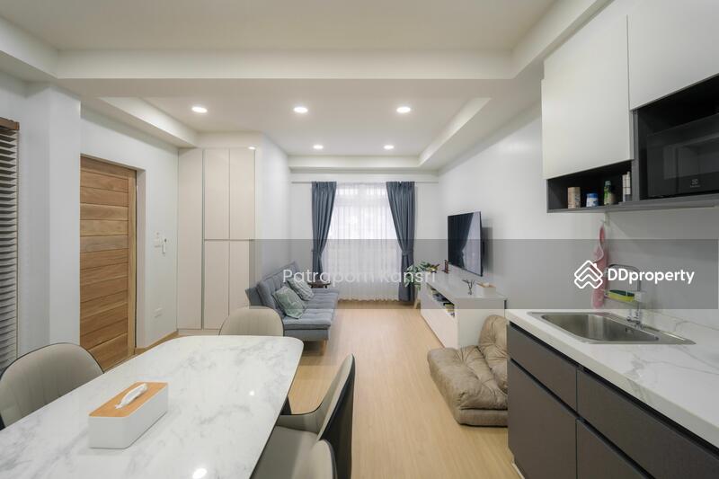 ขาย - 4-Br Townhouse near BTS Saint Louis (1585602), กรุงเทพ