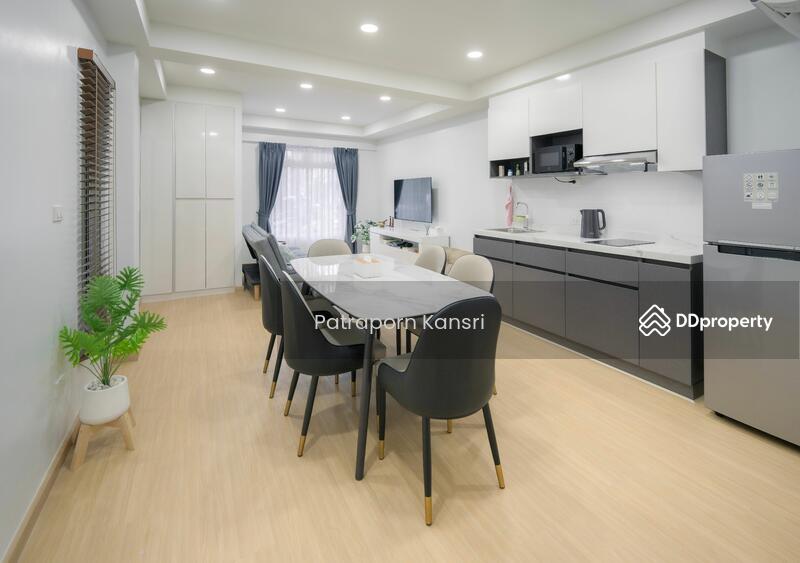 ขาย - 4-Br Townhouse near BTS Saint Louis (1585602), กรุงเทพ