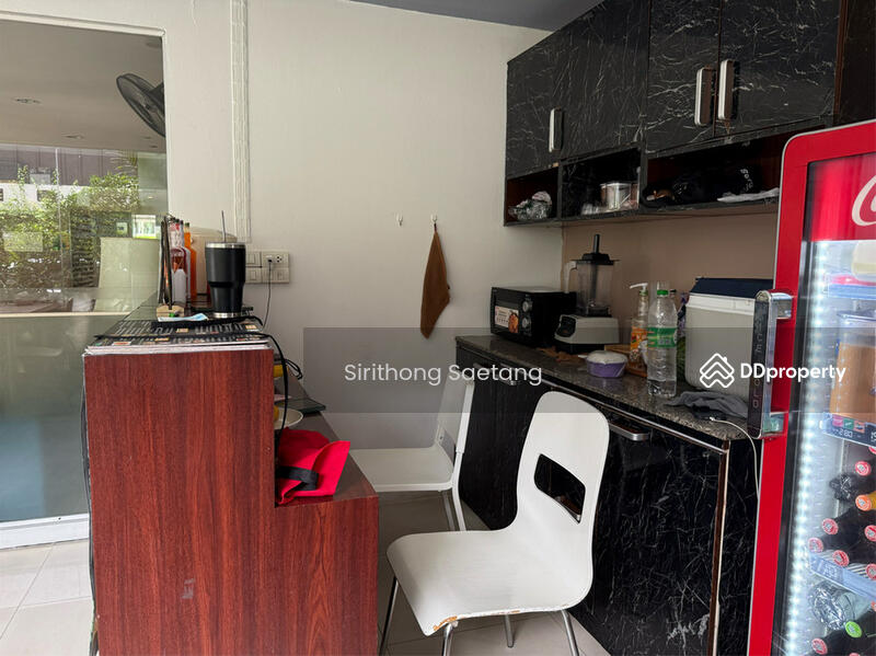 ขาย - เซ้งร้านอาหาร ทำเลทองใจกลางเมืองปากซอยอ่อนนุช 19 พื้นที่ 65 ตรม. ส่วนครัวแยก อุปกรณ์ครบ มีที่จอดรถ, กรุงเทพ