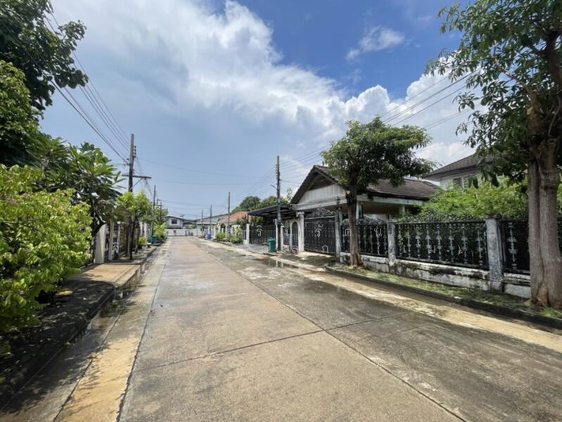 บ้านศรีนครินทร์ หมู่บ้านเอกไพลิน ศรีด่าน 6 บางนา ถ.ศรีนครินทร์ ซ.ศรีด่าน6 ต.บางแก้ว, Samut Prakan, ศรีนครินทร์, Bang Kaeo, Bang Plee, Samut Prakan, 4 Bedrooms, 198 sqm, Single Detached House For Sale, by คุณสรินรัตน์ รุจิรภัทร์ดิลก (เม), 60191482 - DDproperty.com