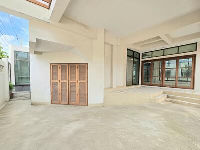 ขาย - บ้านเดี่ยวสร้างใหม่สไตล์ Loft 3 ชั้น 300 ตรม. กฤษดานคร แจ้งวัฒนะ 6 ห้องนอน 4 ห้องน้ำ 3 ที่จอดรถ, นนทบุรี
