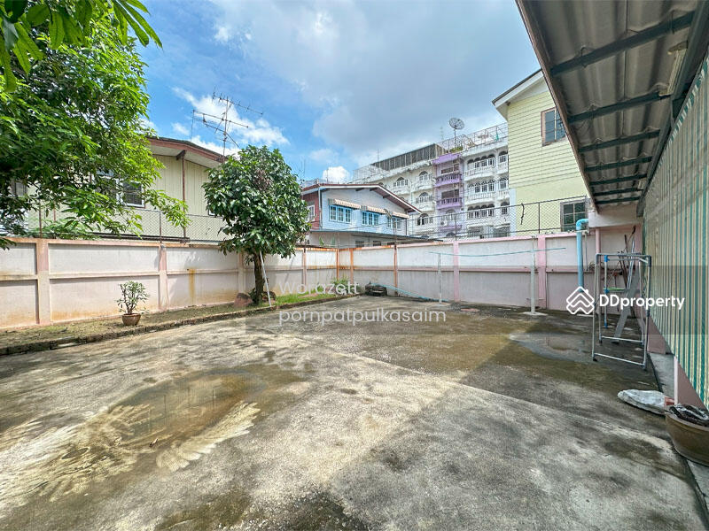 For Sale - Single House at Bang Phlat – Prime Location near Tang Hua Seng & Sanghi Bridge, Only 8.9 MB‼, Bangkok