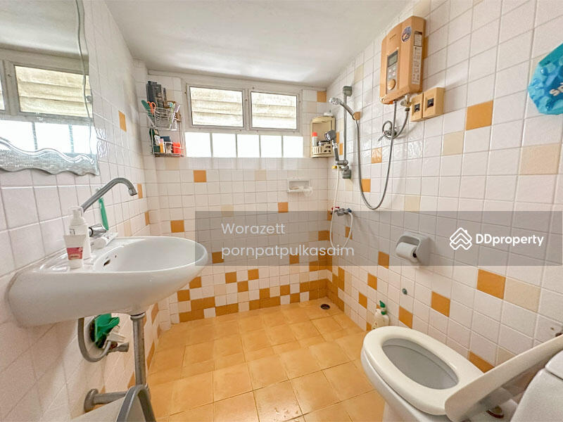 For Sale - Single House at Bang Phlat – Prime Location near Tang Hua Seng & Sanghi Bridge, Only 8.9 MB‼, Bangkok