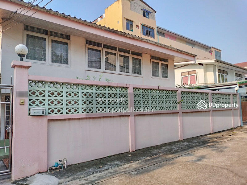 For Sale - Single House at Bang Phlat – Prime Location near Tang Hua Seng & Sanghi Bridge, Only 8.9 MB‼, Bangkok