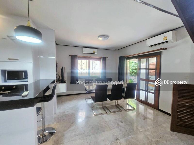 ให้เช่า - 4-Br Semi-detached House near BTS Sanam Pao (2218293), กรุงเทพ