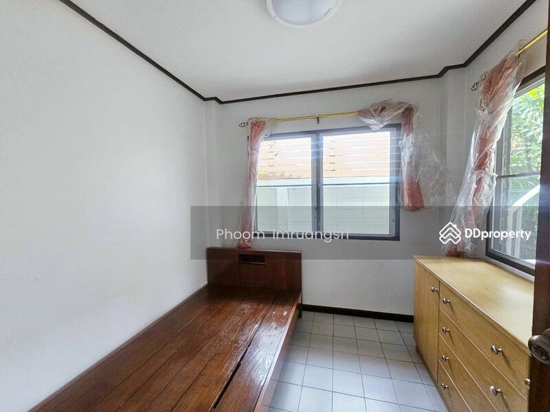 ให้เช่า - 4-Br Semi-detached House near BTS Sanam Pao (2218293), กรุงเทพ