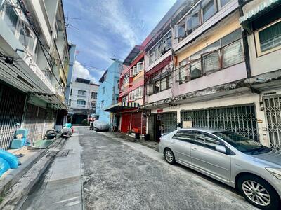 ขาย - ทาวน์เฮ้าส์ 3 ชั้น 42.4 ตร.ว. ซอยเจริญกรุง109 แยก6 ถนนสมเด็จพระเจ้าตากสิน ถนนพระราม3 เขตยานนาวา, กรุงเทพ