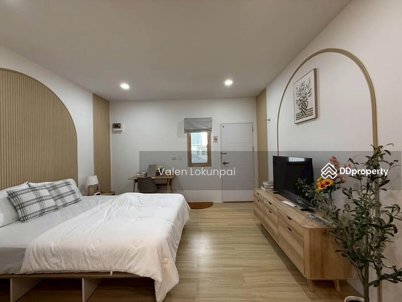 For Sale - 6-Bedroom Townhouse, Phuket