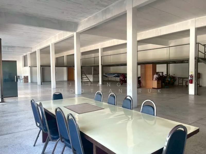 ขาย - ขายโรงงานพร้อมที่ดินขนาด 2 ไร่ 3 งาน 47 ตร.ว. ย่านนิคมอุตสาหกรรมลาดกระบัง ทำเลดี เดินทางสะดวก, กรุงเทพ