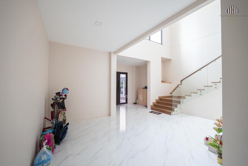 For Sale - ขายบ้านสไตล์โมเดิร์นพร้อมที่ดินถมแล้ว เหมาะพัฒนาเป็น ศูนย์กระจายสินค้า/โกดัง, Chon Buri (Pattaya)