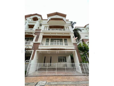 ขาย - ขาย ทาวน์โฮม 4 ชั้น, 35 ตารางวา ย่านเอกมัย, กรุงเทพ