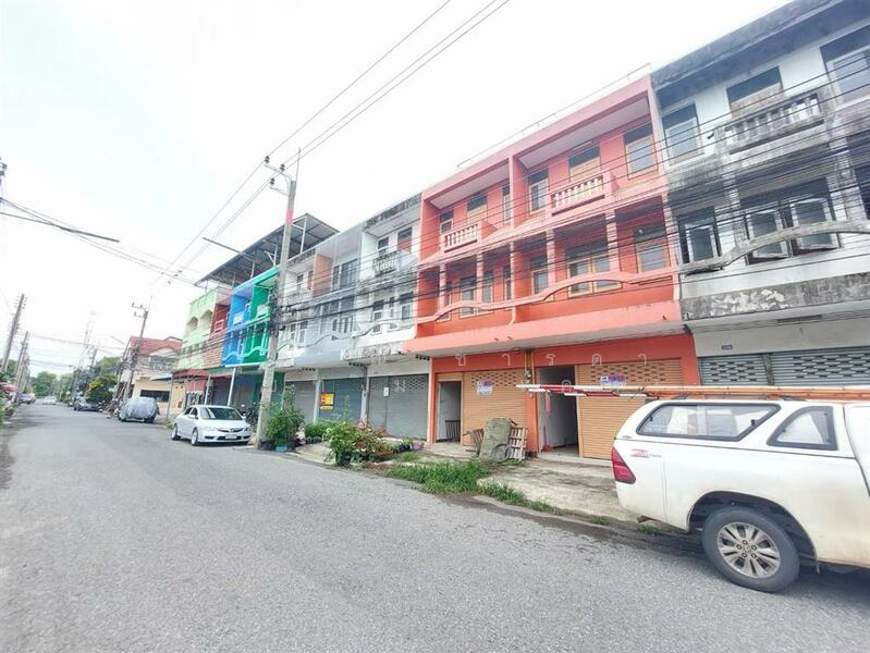 ขาย - อาคารพาณิชย์ 3 ชั้น 18 ตร.ว. หมู่บ้านอัจฉรา ใกล้โรงเรียนวัดประตูน้ำท่าไข่ ถนนมหาจักรพรรดิ์ ถนนนรกิจ, ฉะเชิงเทรา