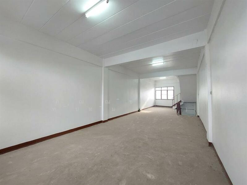 ขาย - อาคารพาณิชย์ 3 ชั้น 18 ตร.ว. หมู่บ้านอัจฉรา ใกล้โรงเรียนวัดประตูน้ำท่าไข่ ถนนมหาจักรพรรดิ์ ถนนนรกิจ, ฉะเชิงเทรา