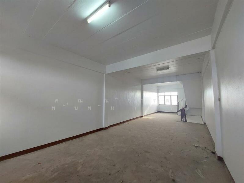 ขาย - อาคารพาณิชย์ 3 ชั้น 18 ตร.ว. หมู่บ้านอัจฉรา ใกล้โรงเรียนวัดประตูน้ำท่าไข่ ถนนมหาจักรพรรดิ์ ถนนนรกิจ, ฉะเชิงเทรา