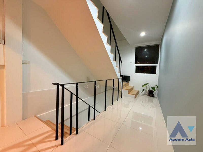 For Sale - Home Office Newly renovated Homeoffice 3.5 story - Next to Sirinrat & Monarom Building UNIT DETAIL, Bangkok