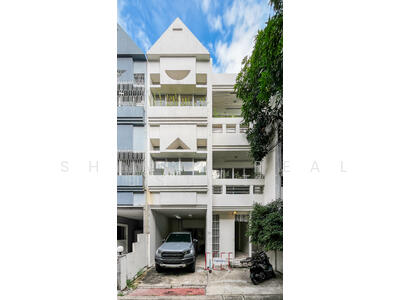 ขาย - Townhouse Sukhumvit 49 ซอยพร้อมพักษ์ 3 ชั้น 144 ตร.ม, กรุงเทพ