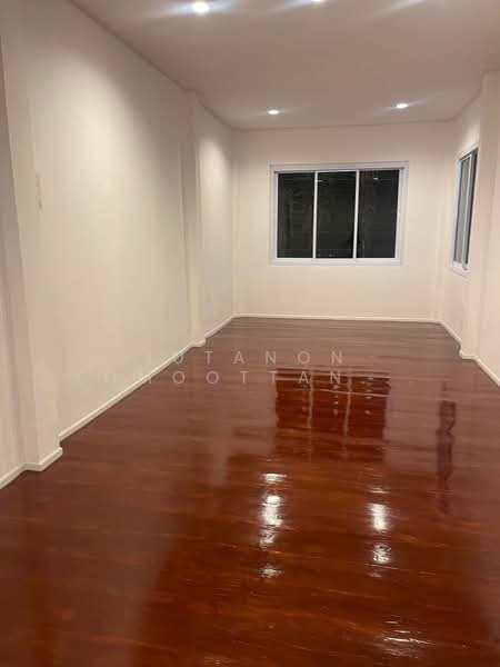 ขาย - ขายบ้านเดี่ยว 2 ชั้น 100 ตร.ว. ติดถนนริมโขงเวียงคุก เมืองหนองคาย, หนองคาย