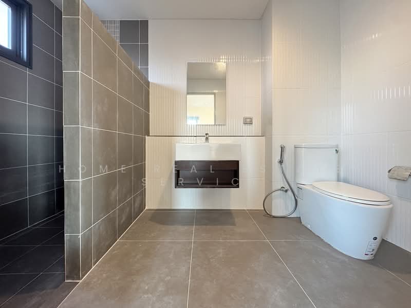 Baan Klang Muang The Edition Rama 9-Pattanakarn, Bangkok, Motorway Road, Prawet, Prawet, Bangkok, 4 Bedrooms, 222 sqm, Semi-Detached House (Twin House) For Sale, by HOME Real Estate Service, 60197532 - DDproperty.com