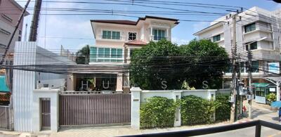 ขาย - ขายที่ดินพร้อมอาคารเขตยานนาวา 141.5 ตารางวา, กรุงเทพ