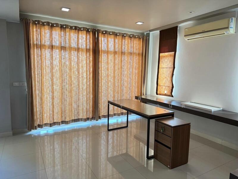 For Rent - ทาวน์โฮมให้เช่า ทำเลดี ใกล้ห้าง ✨ ใครกำลังมองหาบ้านเช่าในเมือง ที่ทั้งสะดวกและน่าอยู่ ห้ามพลาด!, Nakhon Ratchasima