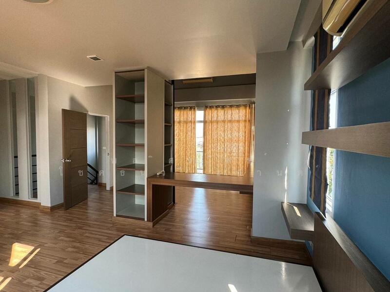 For Rent - ทาวน์โฮมให้เช่า ทำเลดี ใกล้ห้าง ✨ ใครกำลังมองหาบ้านเช่าในเมือง ที่ทั้งสะดวกและน่าอยู่ ห้ามพลาด!, Nakhon Ratchasima