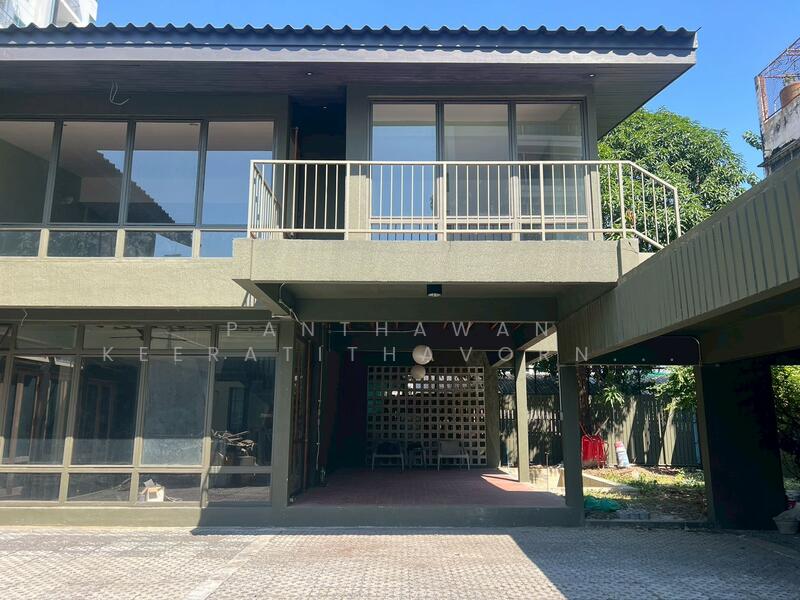 ให้เช่า - บ้านเดี่ยว 2 ชั้น ติดถนนประติพัทธ์, กรุงเทพ