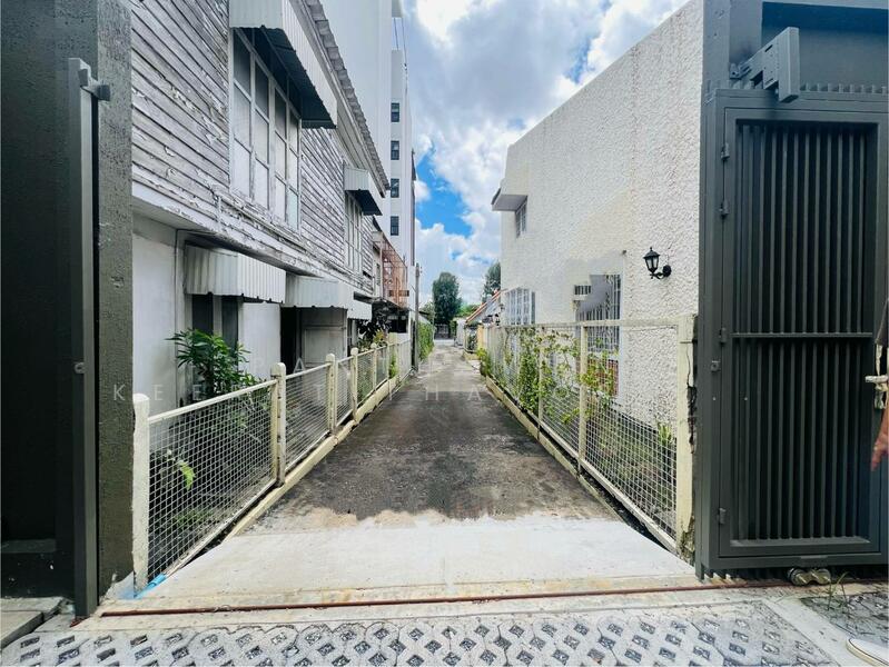 For Sale - ขายบ้านเดี่ยว 2 ชั้น ติดถนนประติพัทธ์, Bangkok
