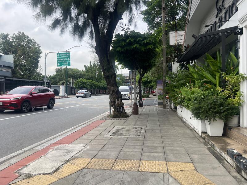 For Sale - ขายบ้านเดี่ยว 2 ชั้น ติดถนนประติพัทธ์, Bangkok