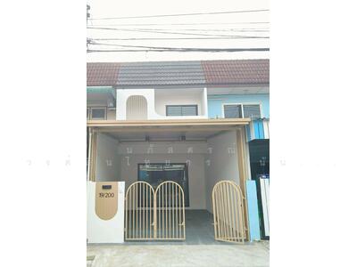 ขาย - ทาวน์เฮ้าส์ รีโนเวทใหม่ หมู่บ้าน มโนรมย์ 2 เลียบคลองสอง27 คลองสามวา แต่งสวยพร้อมอยู่ มีเฟอร์นิเจอร์, กรุงเทพ