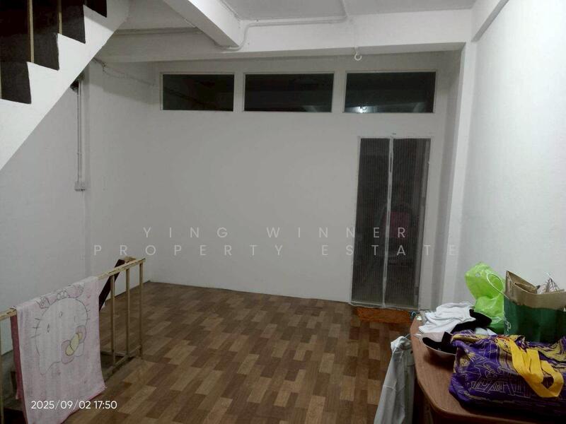 ขาย - ขายตึกแถว อาคารพาณิชย์ 3 ชั้น ทำเลดี ซอยตลาดศรีวนิช (ซ.ดินแดง 2 แยก 3) สภาพดี พร้อมอยู่, กรุงเทพ