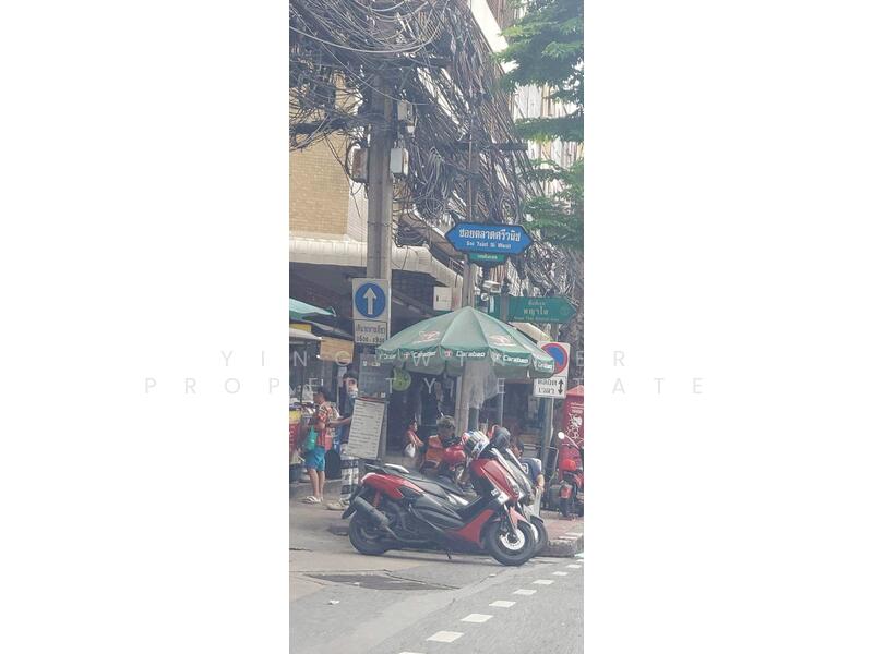 ขาย - ขายตึกแถว อาคารพาณิชย์ 3 ชั้น ทำเลดี ซอยตลาดศรีวนิช (ซ.ดินแดง 2 แยก 3) สภาพดี พร้อมอยู่, กรุงเทพ