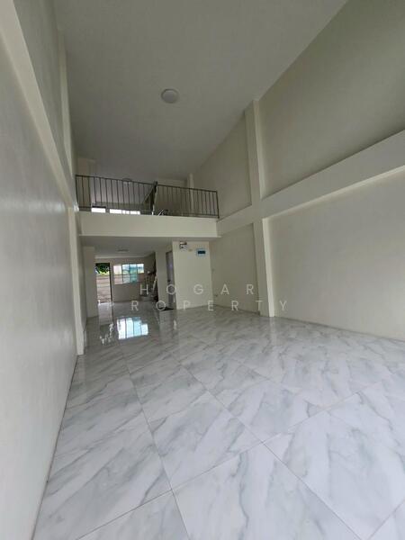 ขาย - ขายอาคารพาณิชย์ใหม่เอี่ยม 2 คูหา 3.5 ชั้น, ปทุมธานี