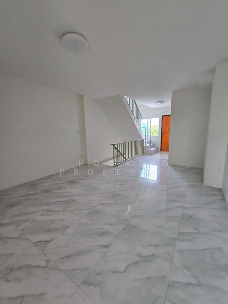 ขาย - ขายอาคารพาณิชย์ใหม่เอี่ยม 2 คูหา 3.5 ชั้น, ปทุมธานี