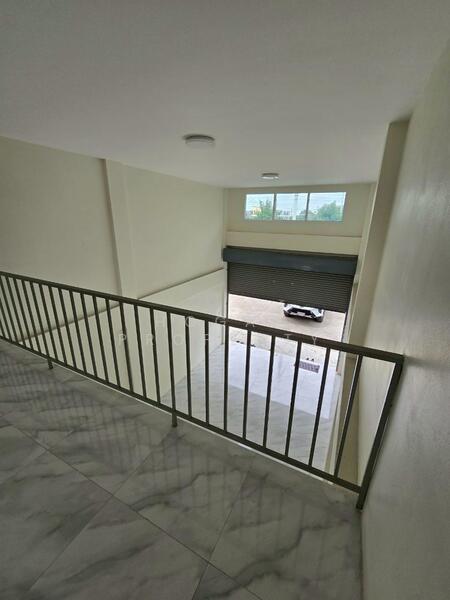 ขาย - ขายอาคารพาณิชย์ใหม่เอี่ยม 2 คูหา 3.5 ชั้น, ปทุมธานี