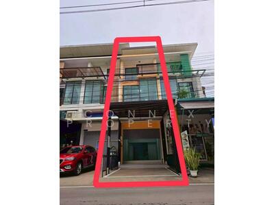 ขาย - อาคารพาณิชย์ 3 ชั้นครึ่ง ย่าน อมตะ ใกล้ตลาดนินจา อำเภอเมือง ชลบุรี, ชลบุรี