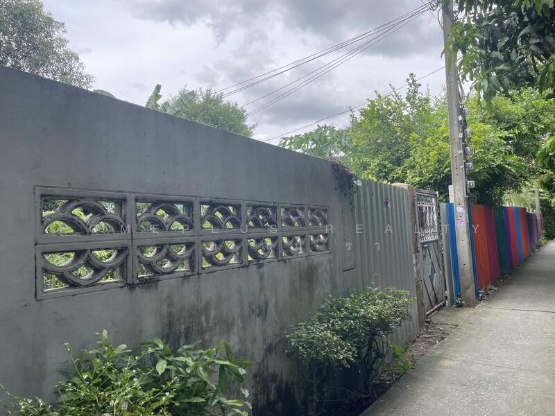 For Sale - ที่ดินพร้อมบ้านซอยโชคสมบัติ (ซอยวัดจำปา-กาญจนาภิเษก), Bangkok