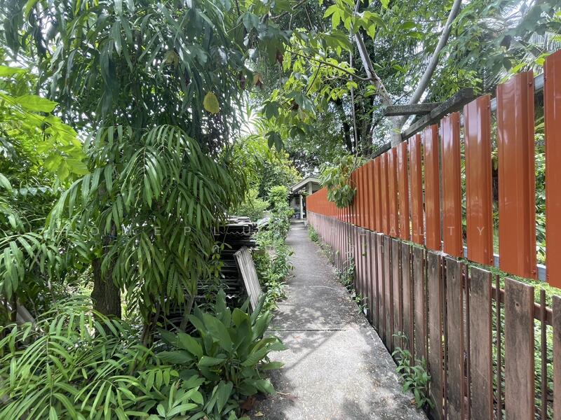 For Sale - ที่ดินพร้อมบ้านซอยโชคสมบัติ (ซอยวัดจำปา-กาญจนาภิเษก), Bangkok