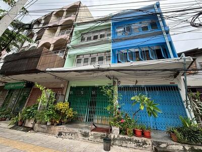 ขาย - อาคารพาณิชย์ 3 ชั้น 11 ตร.ว. อาคารพาณิชย์ ใกล้ตลาดลานทรายพลาซ่า ติดถนนสาธุประดิษฐ์, กรุงเทพ