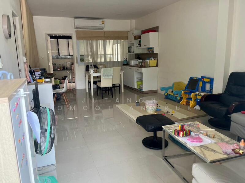 For Sale - ขายทาวน์เฮาส์ 2 ชั้น หลังริมมีพื้นที่ด้านข้าง เฟอร์นิเจอร์พร้อมเข้าอยู่ ทำเลดี ติดถนนนิตโย, Nakhon Phanom