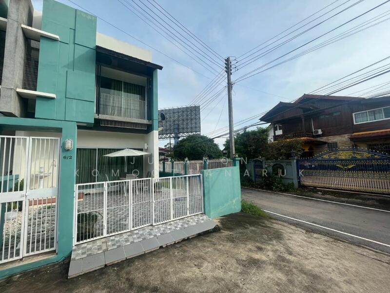 For Sale - ขายทาวน์เฮาส์ 2 ชั้น หลังริมมีพื้นที่ด้านข้าง เฟอร์นิเจอร์พร้อมเข้าอยู่ ทำเลดี ติดถนนนิตโย, Nakhon Phanom