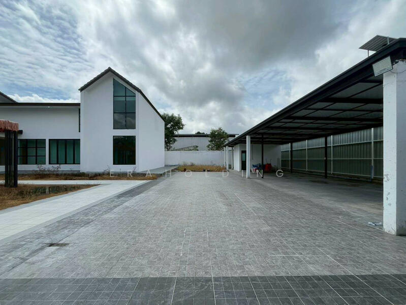 For Sale - หลังมุม 8 นอน บ้าน 2 หลัง, Pathum Thani