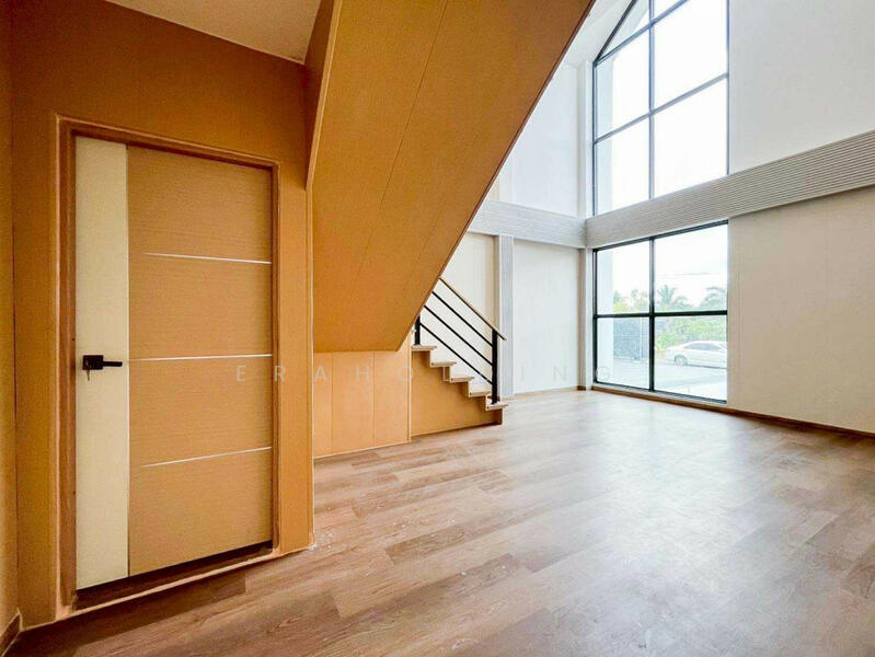 For Sale - หลังมุม 8 นอน บ้าน 2 หลัง, Pathum Thani