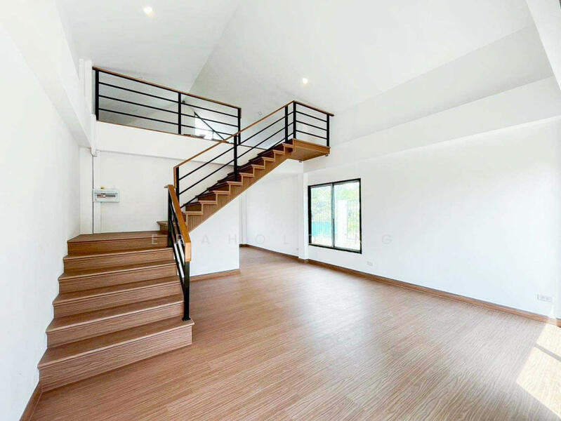 For Sale - หลังมุม 8 นอน บ้าน 2 หลัง, Pathum Thani