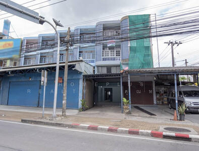 ขาย - อาคารพาณิชย์ 3 ชั้นครึ่งซอยลาซาล 37 ถนนลาซาลสุขุมวิท 105 ทำเลทอง, กรุงเทพ