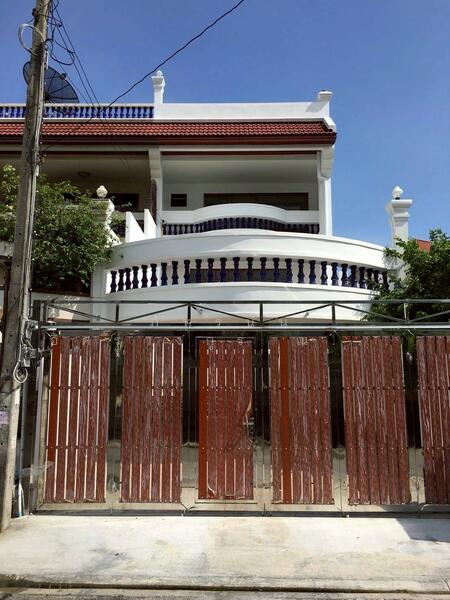 For Sale - บ้านแฝด 4 ชั้น ซอยสุทธินิเวศน์ แขวงสามเสนนอก เขตห้วยขวาง กรุงเทพมหานคร, Bangkok